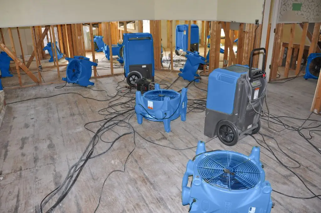 Water damage restoration crew working in Biltmore, AZ
